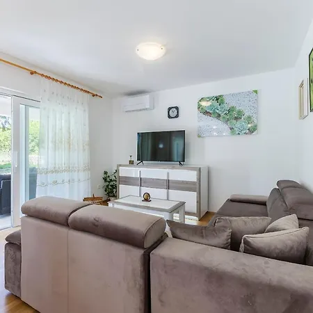 Villa Ana Labin *